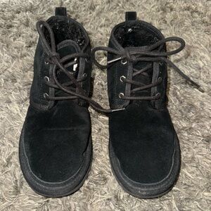 Black UGG Neumel